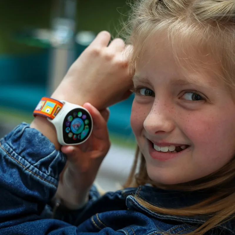 ילדים משחקים עם NickWatch